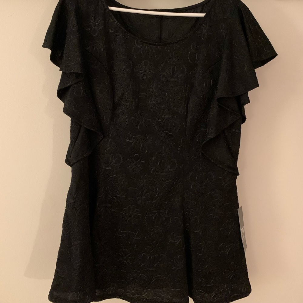 Flutter sleeve embossed top.